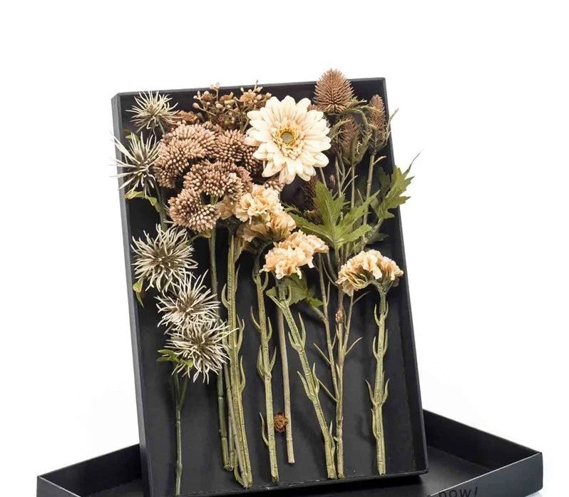 Giftbox with flowers beige/cream